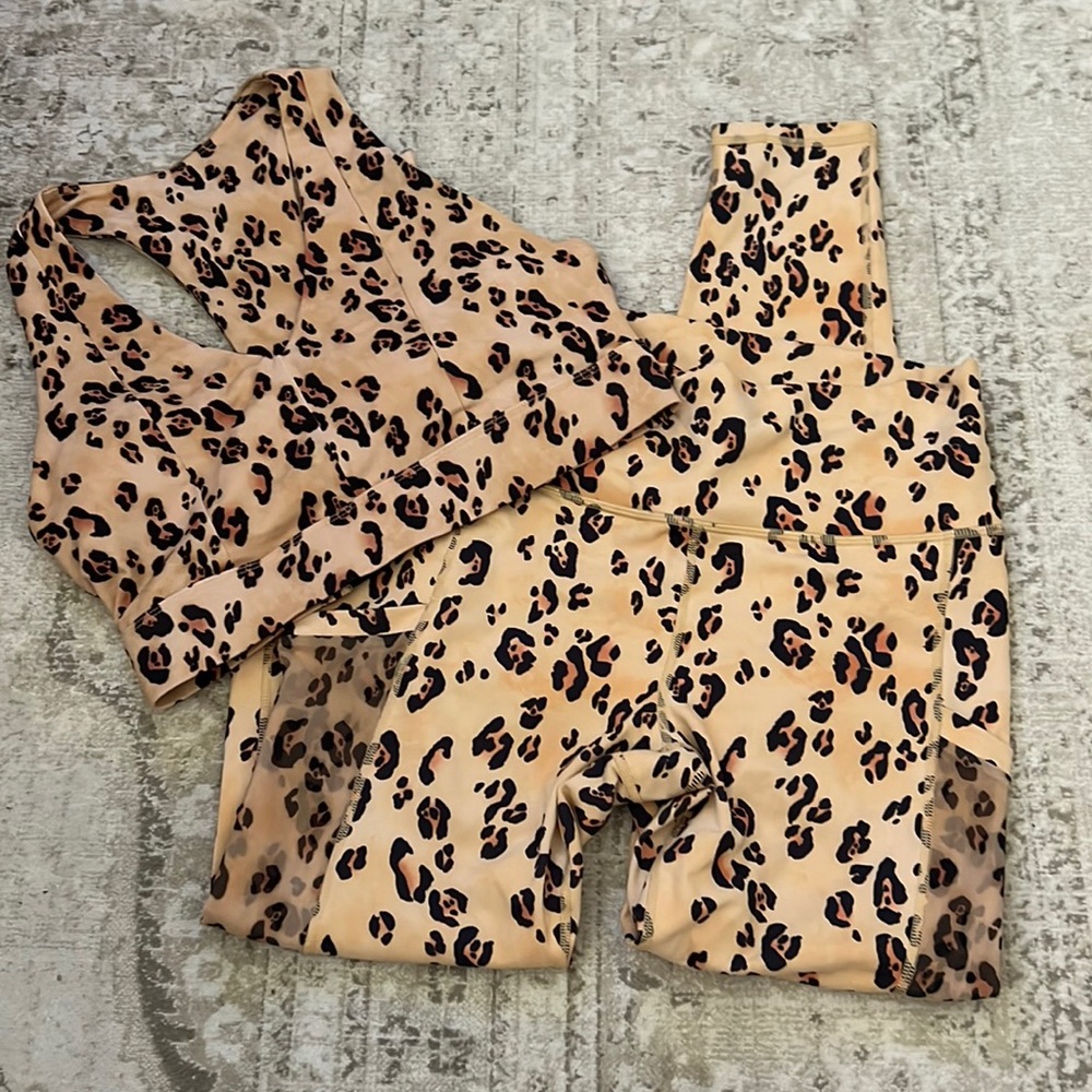 Fabletics Powerhold leopard leggings and sports bra sz.M